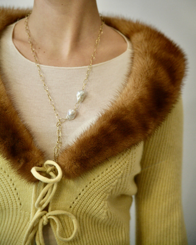 MOON DROPS - Femminity and harmony - Golden silver rectangular chain and baroque pearl - [18DELPERO]
