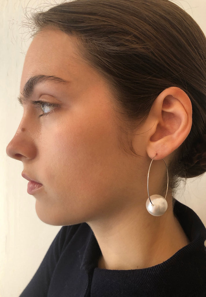 Silver big pearl hoop - [18DELPERO]
