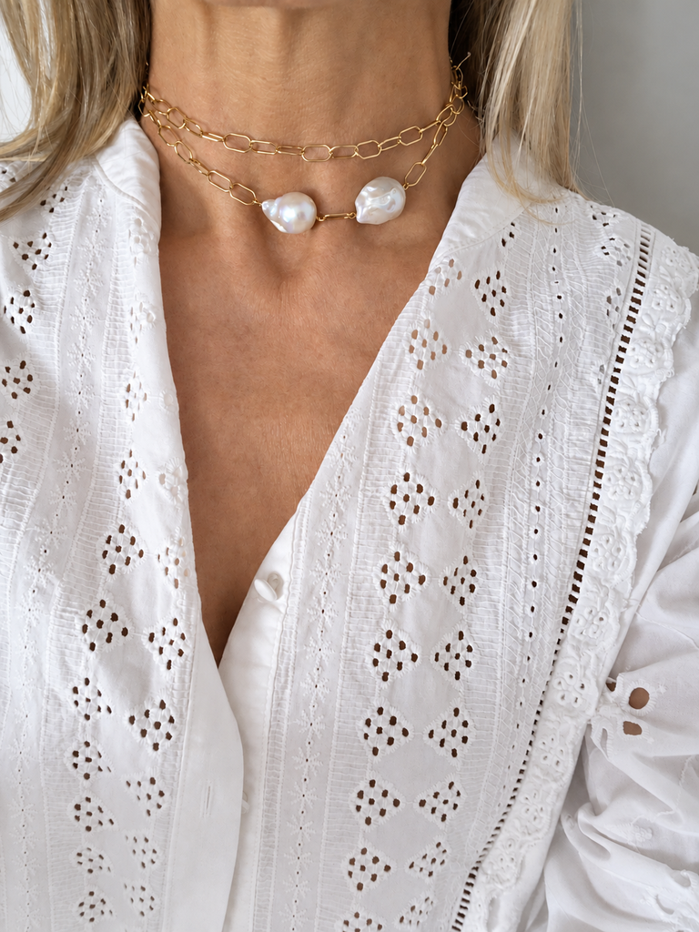 MOON DROPS - Feminity and harmony - Golden silver rectangular chain and baroque pearl - [18DELPERO]