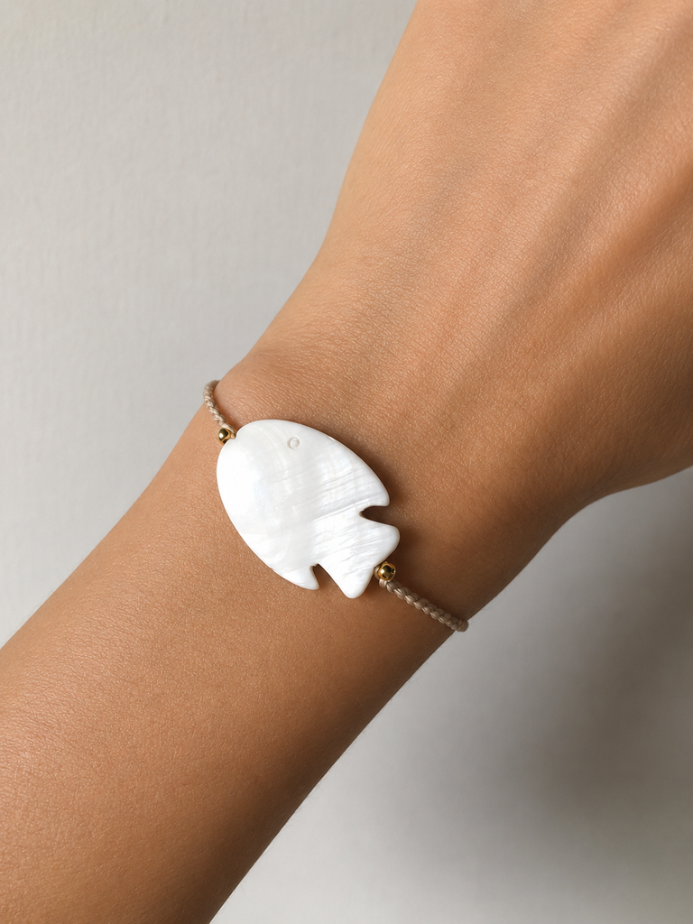 THE FISH adjustable bracelet -Tahitian Mother-of-Pearl fish and sand crochet cord - [18DELPERO]