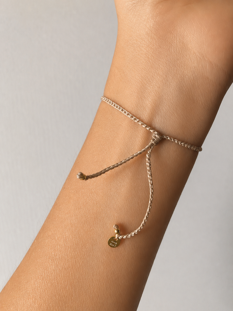 THE FISH adjustable bracelet -Tahitian Mother-of-Pearl fish and sand crochet cord - [18DELPERO]