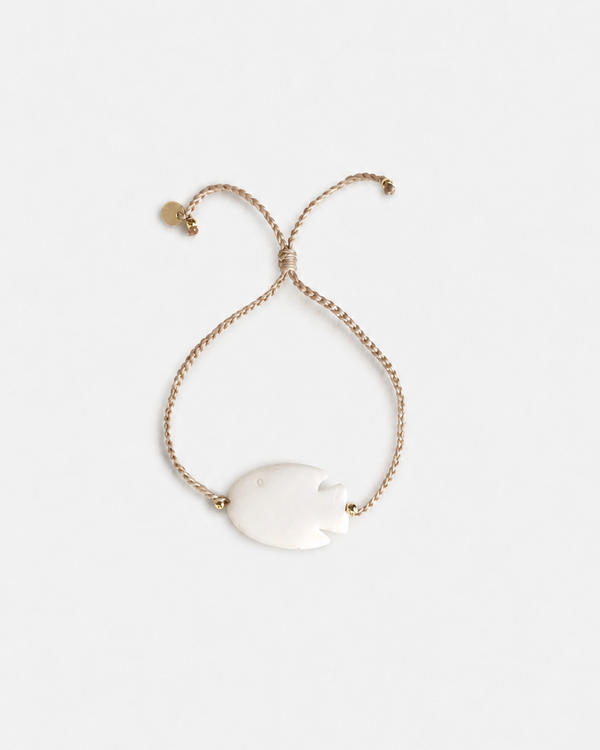 THE FISH adjustable bracelet -Tahitian Mother-of-Pearl fish and sand crochet cord - [18DELPERO]